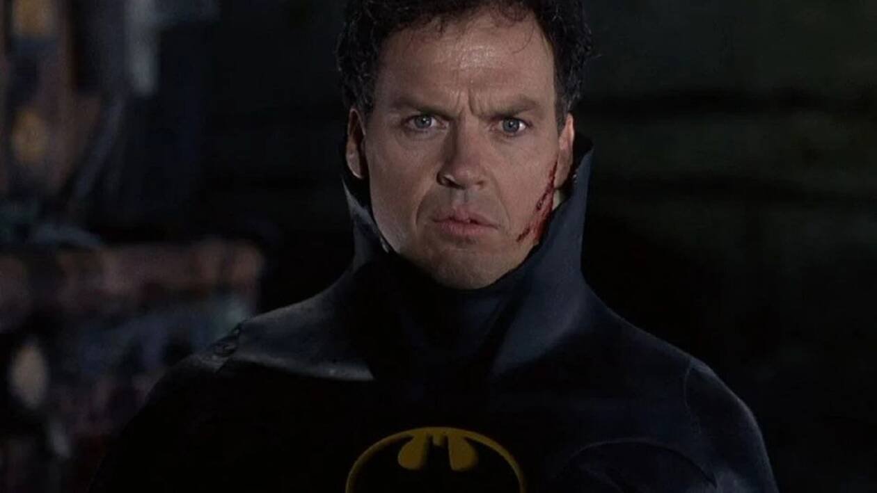 Immagine di Le foto dal set di Batgirl mostrano il nuovo costume di Batman di Michael Keaton