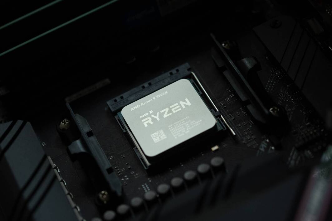 Immagine di Rivenditore conferma l'esistenza di nuovi processori AMD Zen 2 e Zen 3