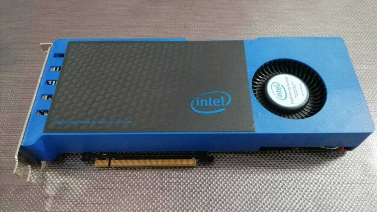 Immagine di Un prototipo funzionante di Intel Larrabee è stato venduto per oltre 4.600 euro