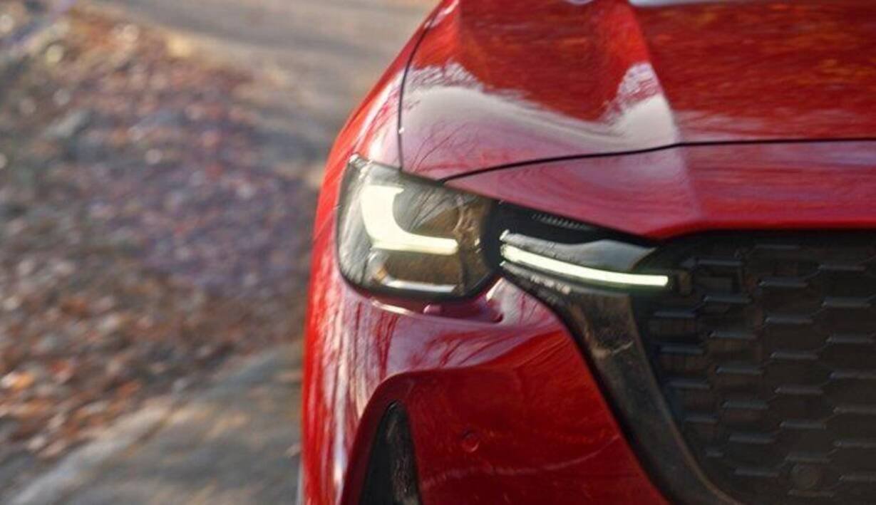 Immagine di Mazda CX-60, primo sguardo agli interni grazie ad nuovo teaser