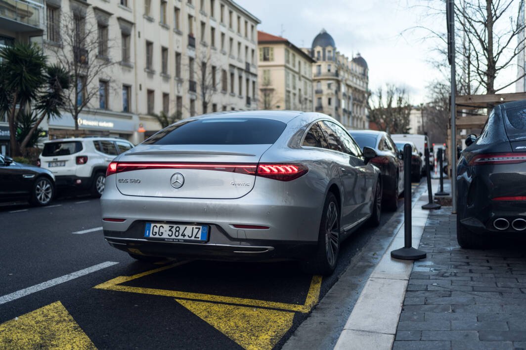 Immagine di Mercedes accelera sull'elettrico: in futuro impianti dedicati alla produzione di EV