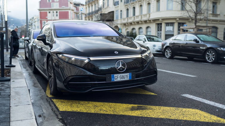 Immagine di Il passaggio all'elettrico non farà perdere posti di lavoro per Mercedes