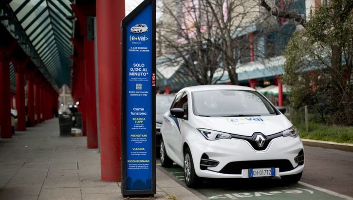 Immagine di Car sharing, a Milano debutta il nuovo car sharing elettrico E-VAI