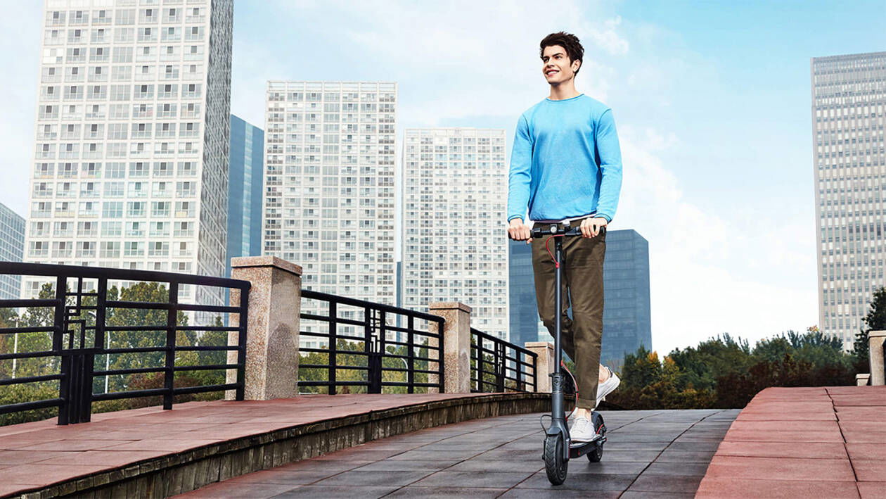 Immagine di Veloce, compatto, leggero: questo monopattino elettrico è bellissimo, ed è anche scontatissimo!