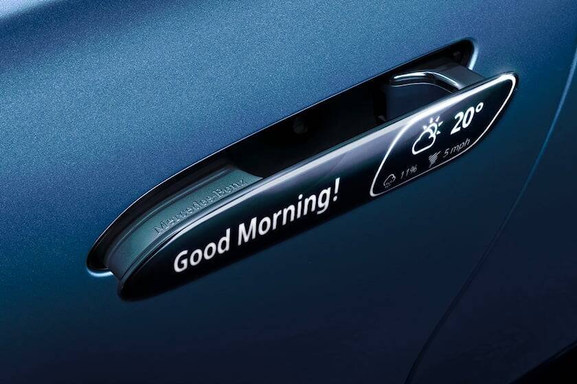 Immagine di Mercedes trasforma le maniglie in piccoli display informativi