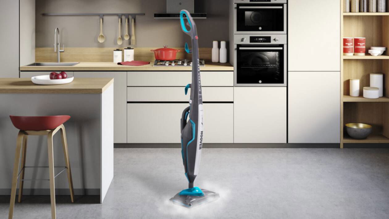 Immagine di Scopa a vapore Hoover, perfetta per le pulizie invernali, in sconto a metà prezzo!