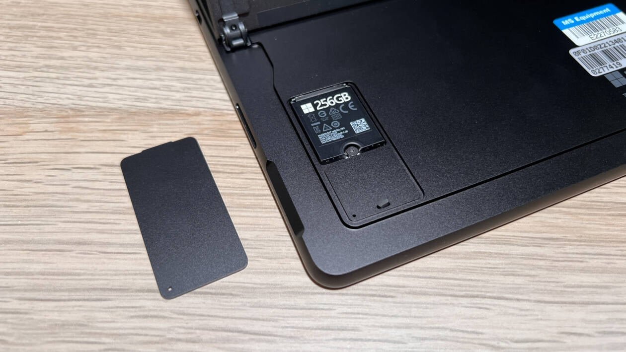 Immagine di Come sostituire l'SSD di Surface Pro 8