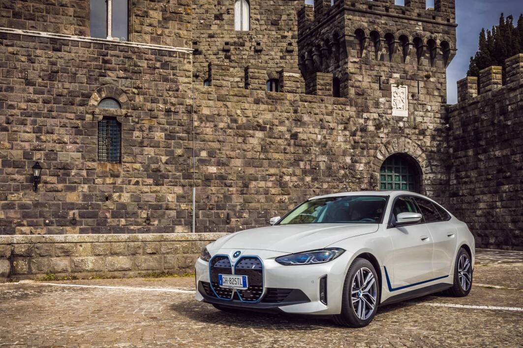 Immagine di BMW spiega le ragioni dietro al design delle sue elettriche