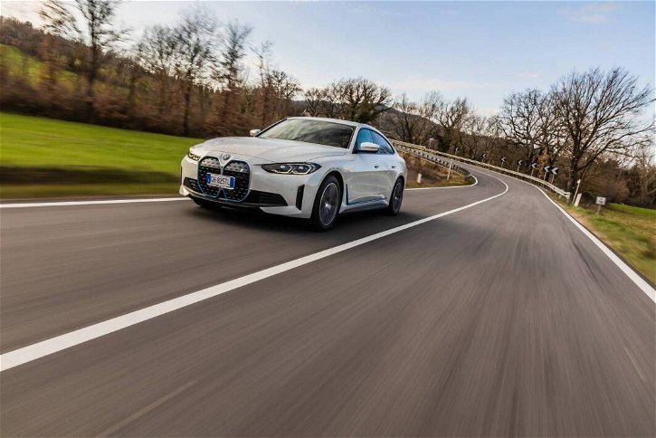 Immagine di BMW consegna auto senza Android Auto o Apple CarPlay