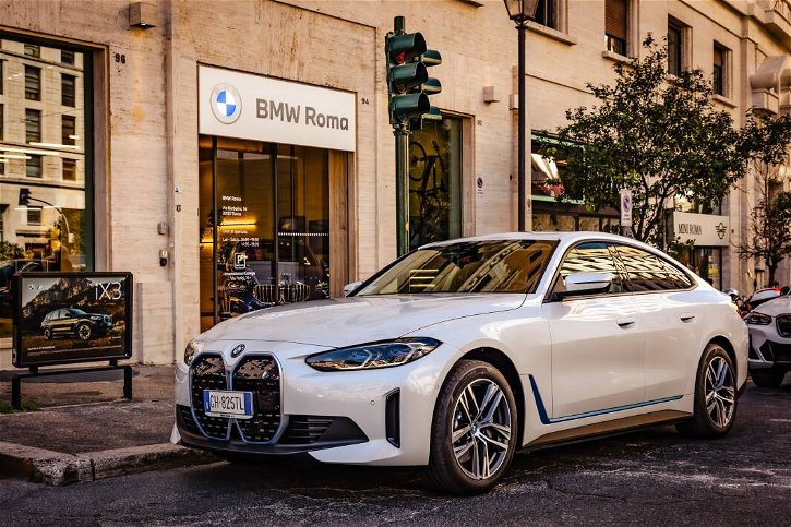 Immagine di BMW i4, solo 4 stelle ai test EuroNCAP