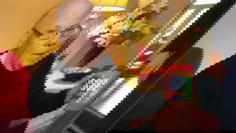 Immagine di Stephen E. Wilhite, creatore delle GIF, muore a causa del COVID-19