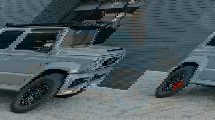 Immagine di Liberty Walks traveste il Suzuki Jimny da AMG G63