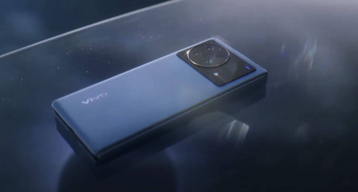 Immagine di Vivo X Fold si mostra in video, lo sfidante di Galaxy Z Fold 3 arriverà assieme a Vivo Pad