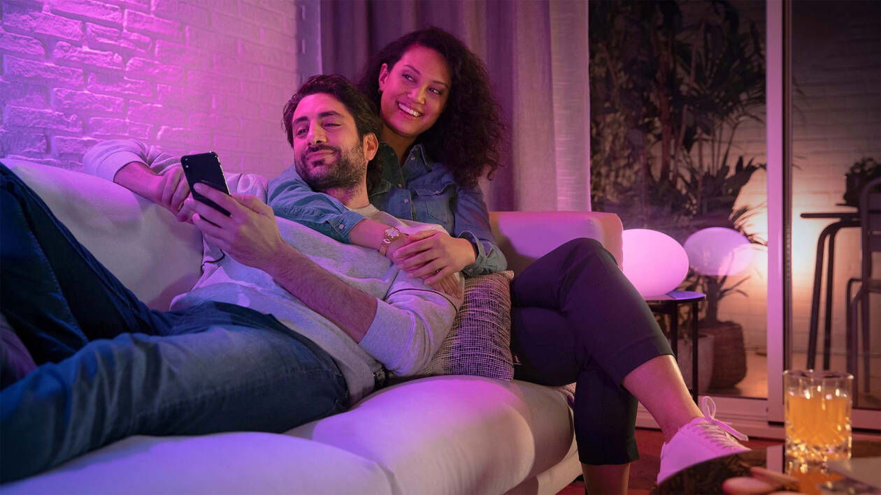 Immagine di Philips HUE: starter pack + Amazon Echo Dot in super sconto!