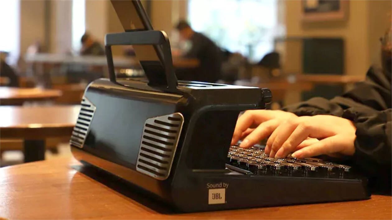 Immagine di KnewKey DJ88 è la tastiera per gli amanti delle macchine da scrivere