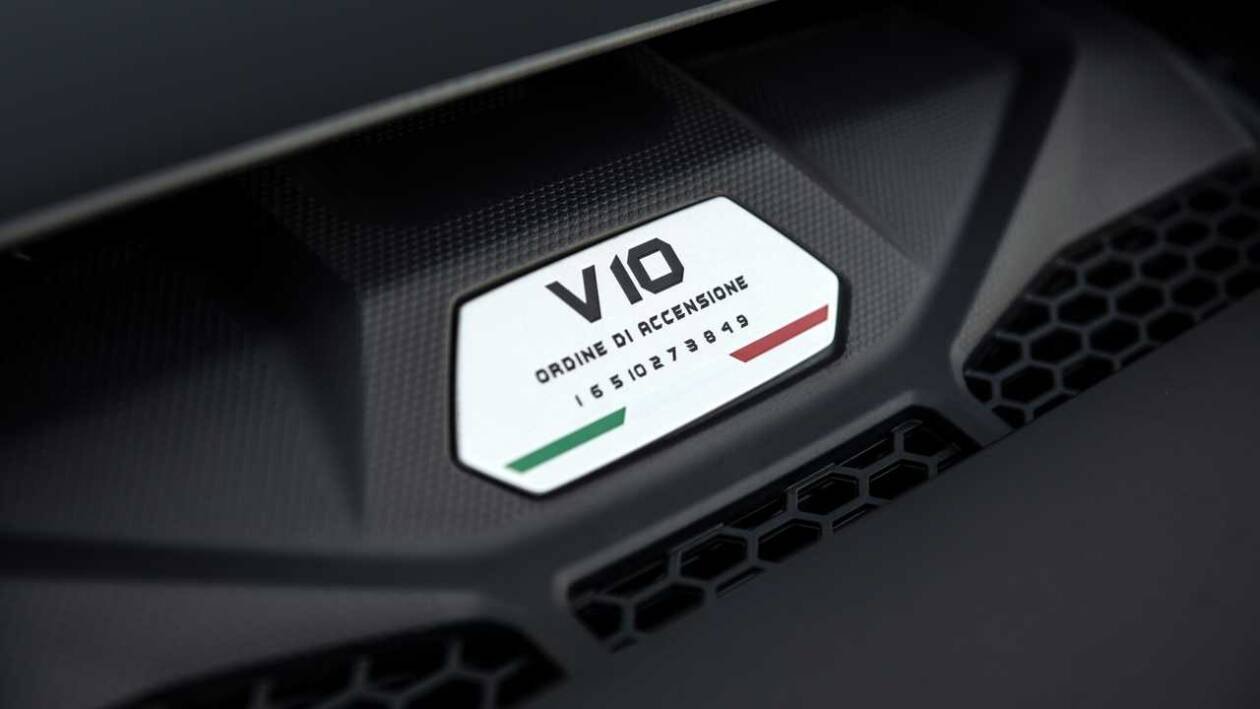 Immagine di Lamborghini non cede all’elettrificazione: una nuova V10 alle porte