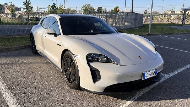 Immagine di Porsche, l'aerodinamica dell'elettriche si testa con le vibrazioni