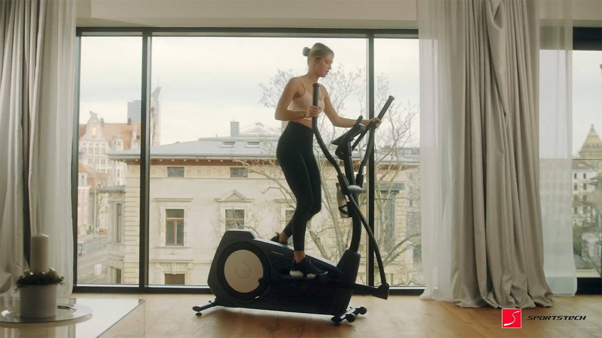 Immagine di Cyclette ellittica con funzioni di streaming TV, in doppio sconto su Amazon!