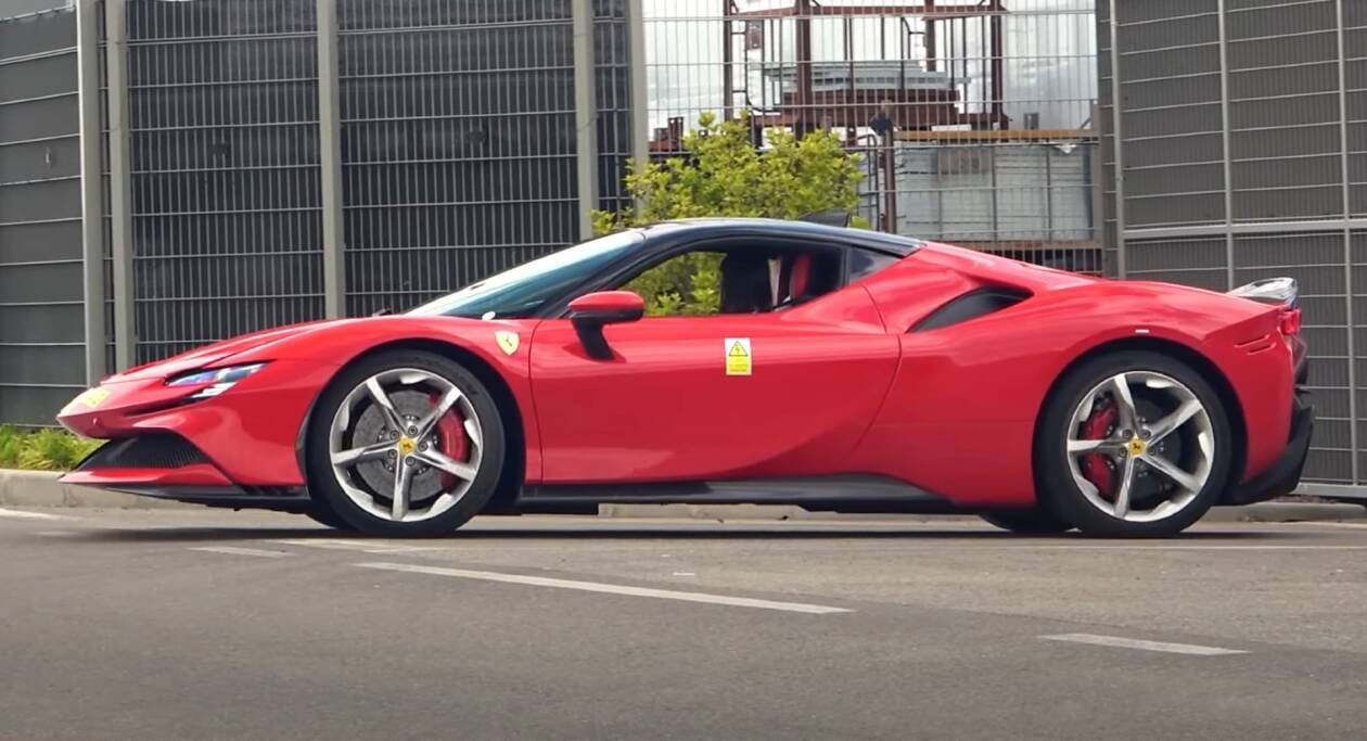 Immagine di Avvistata una Ferrari in fabbrica Lamborghini: allo studio una nuova supercar?