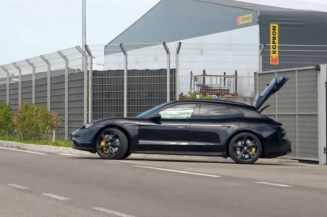 Immagine di Come mai Lamborghini sta provando una Porsche elettrica?