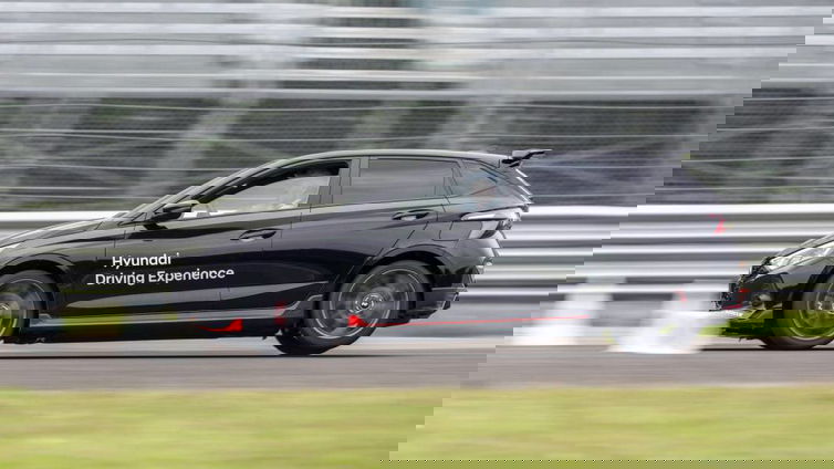 Immagine di Con le auto moderne saremo tutti piloti da corsa