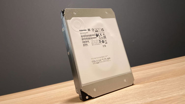 Immagine di Toshiba MG09, provato il primo HDD con tecnologia FC-MAMR