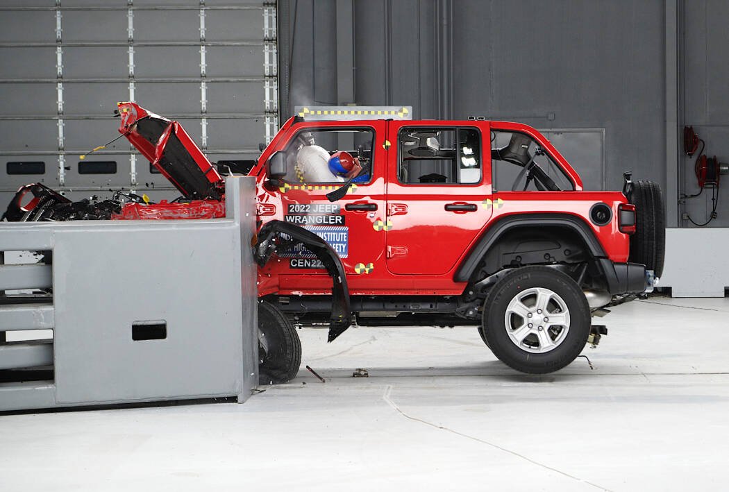 Immagine di La nuova Jeep Wrangler fatica a superare i crash test