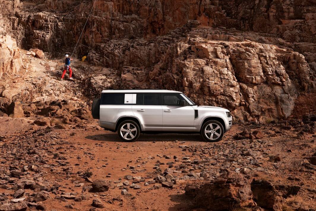 Immagine di Land Rover Defender 130: 5,36 metri per 8 posti
