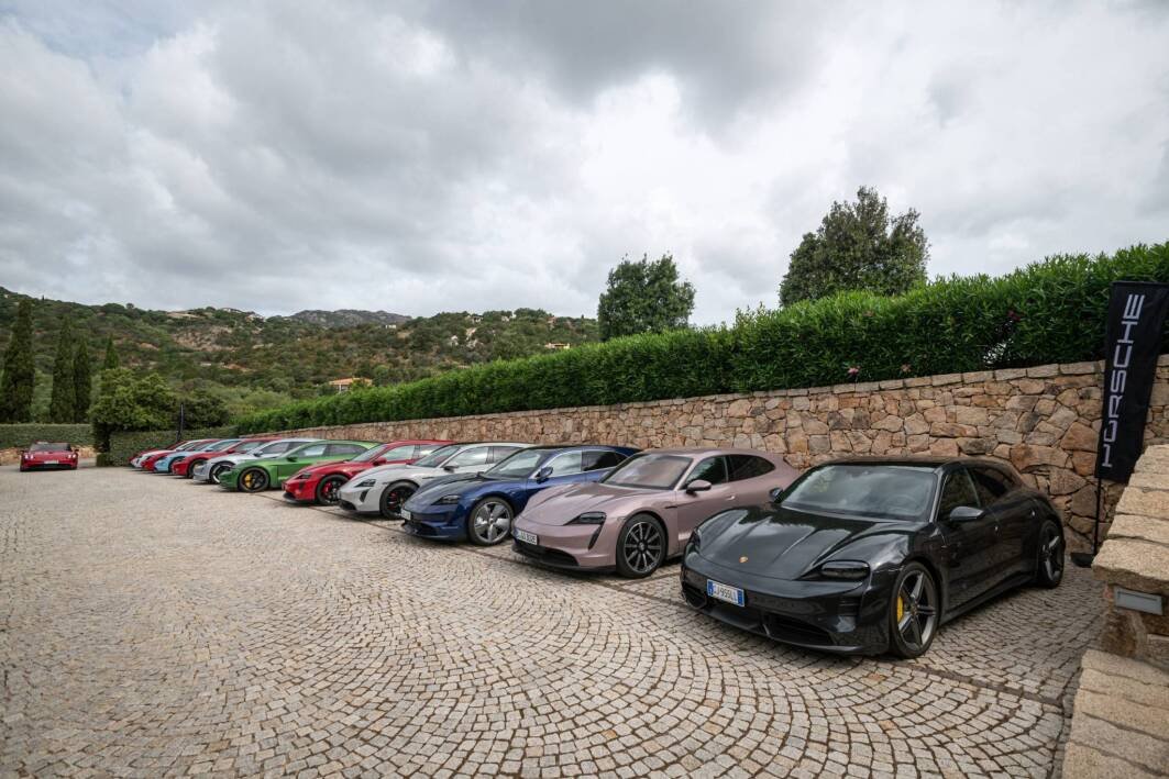 Immagine di Porsche sempre più elettrica: la sede US alimentata dal sole