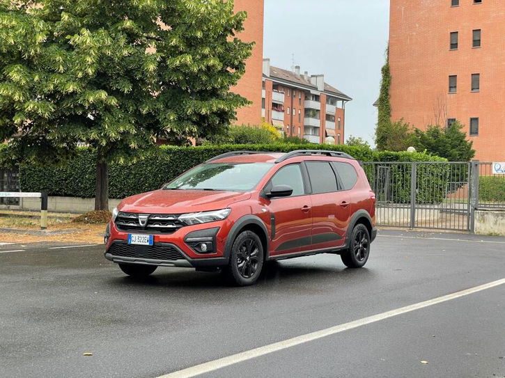 Immagine di Prova, Dacia Jogger: l’auto perfetta per chi necessita di spazio (anche a GPL)