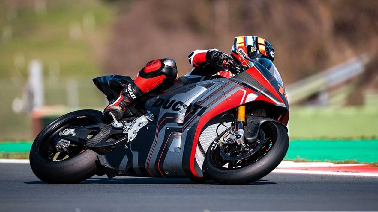 Immagine di Ducati svela la V21L, moto elettrica ufficiale per la MotoE