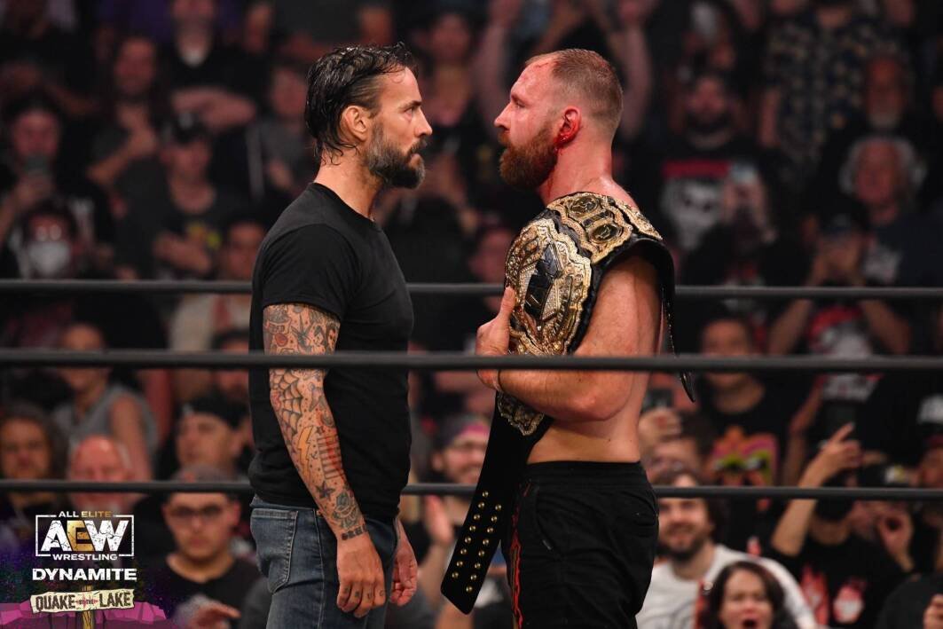 Immagine di CM Punk è tornato in AEW, duro faccia a faccia con Jon Moxley