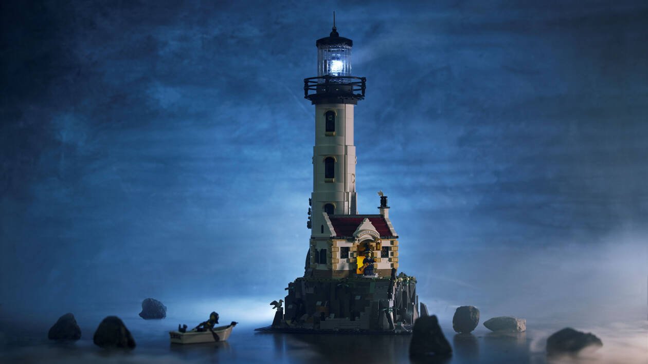 Immagine di Il nuovo Faro motorizzato LEGO Ideas è pronto a illuminare le nostre case