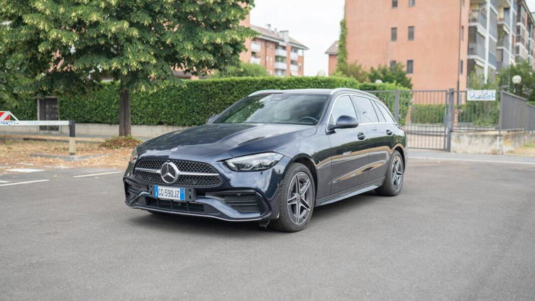 Immagine di Prova, Mercedes c300e: la station wagon ibrida per chi viaggia tanto