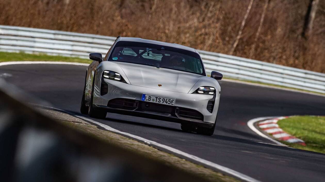 Immagine di Porsche Taycan Turbo S, l’elettrica più veloce del Nürburgring 