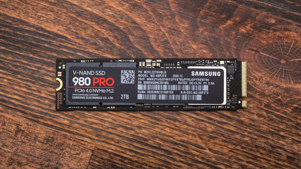 Immagine di SSD Samsung 1TB dissipato, perfetto per PS5 e scontato del 24%!