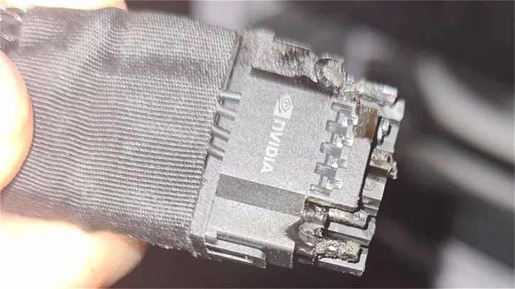 Immagine di I connettori a 16 pin RTX 4090 potrebbero fondersi, già due casi