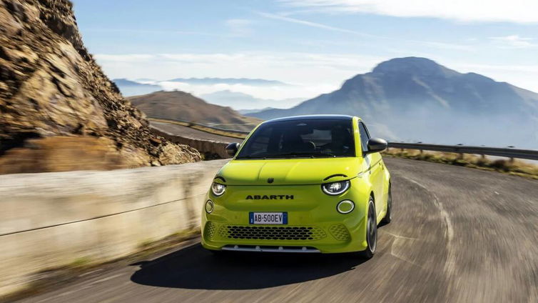 Immagine di Abarth 500e: in futuro ci sarà spazio per versioni più sportive