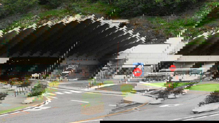 Immagine di Traforo Monte Bianco, decisa la chiusura di 3 mesi l’anno per 18 anni