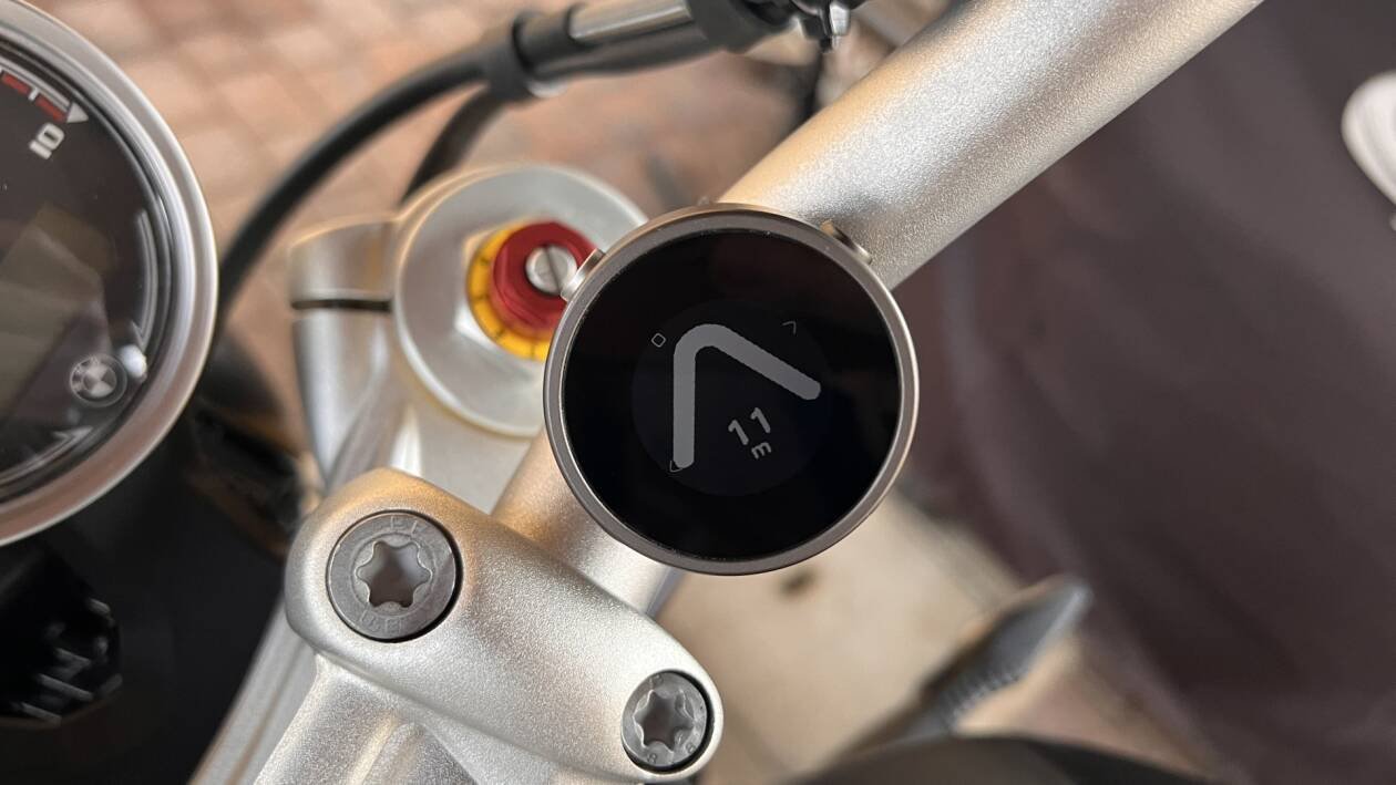 Immagine di Beeline Moto, il micro-navigatore GPS per moto | Test & Recensione