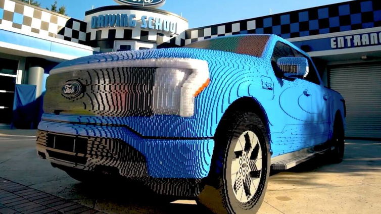 Immagine di Ford F-150 Lightning è il primo veicolo elettrico Lego a grandezza naturale