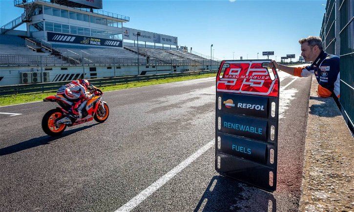 Immagine di MotoGP, Marquez testa il biocarburante prodotto da Repsol