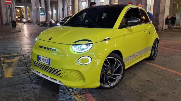 Immagine di Abarth, avvistata la 500 elettrica a Torino