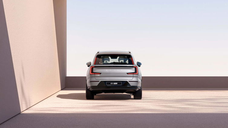 Immagine di Volvo EX90, svelato il SUV elettrico da 600 km di autonomia