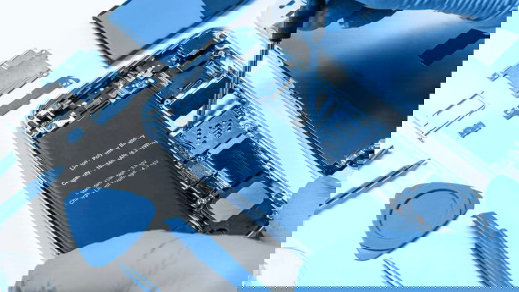 Immagine di Torneranno le batterie rimovibili negli smartphone?