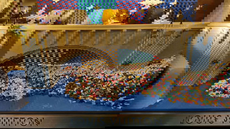 Immagine di LEGO e Louis Vuitton insieme per il Natale