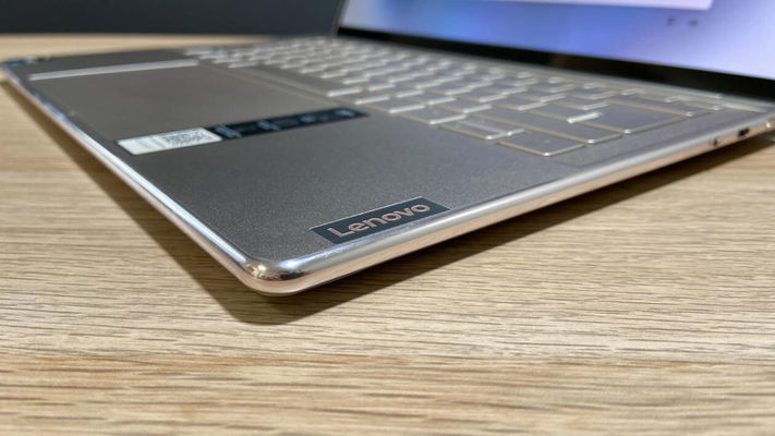 lenovo-yoga-slim-9-260995.jpg