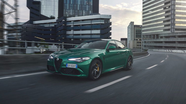 Immagine di Giulia Quadrifoglio conquista il premio ai What Car? Awards 2023