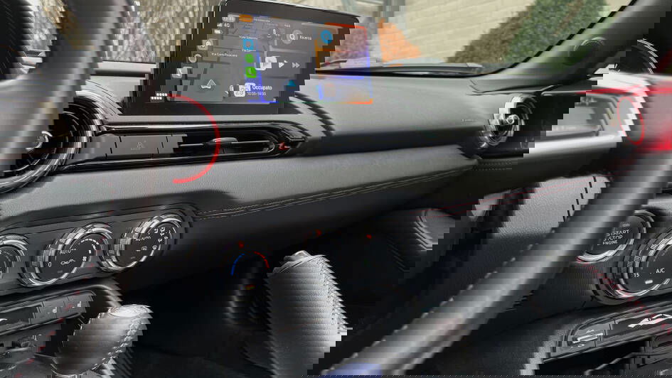 Immagine di Android Auto e CarPlay wireless con questi dongle scontati