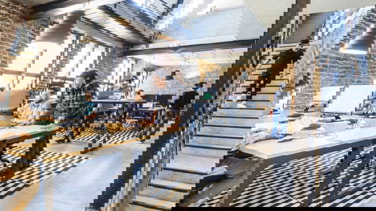 Immagine di Ripensare il lavoro: come le aziende stanno affrontando le sfide del 2023